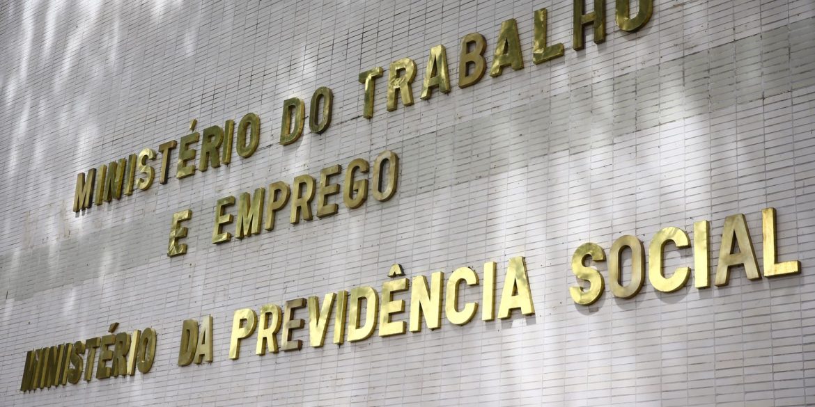 governo-notifica-patroes-sobre-atraso-accumulate-fgts-de-empregadas-domesticas