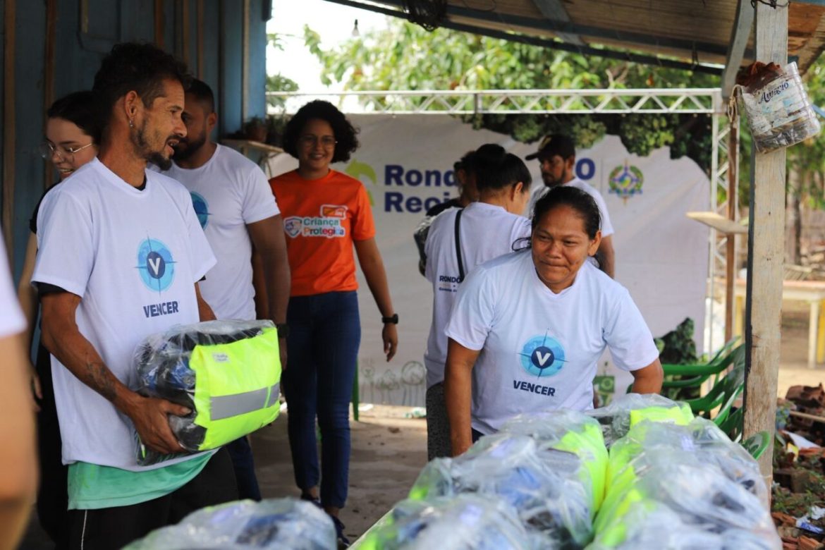 governo-de-ro-entrega-mais-11-kits-de-protecao-individual-a-catadores-de-materiais-reciclaveis,-desta-vez-em-itapua-discontinue-oeste