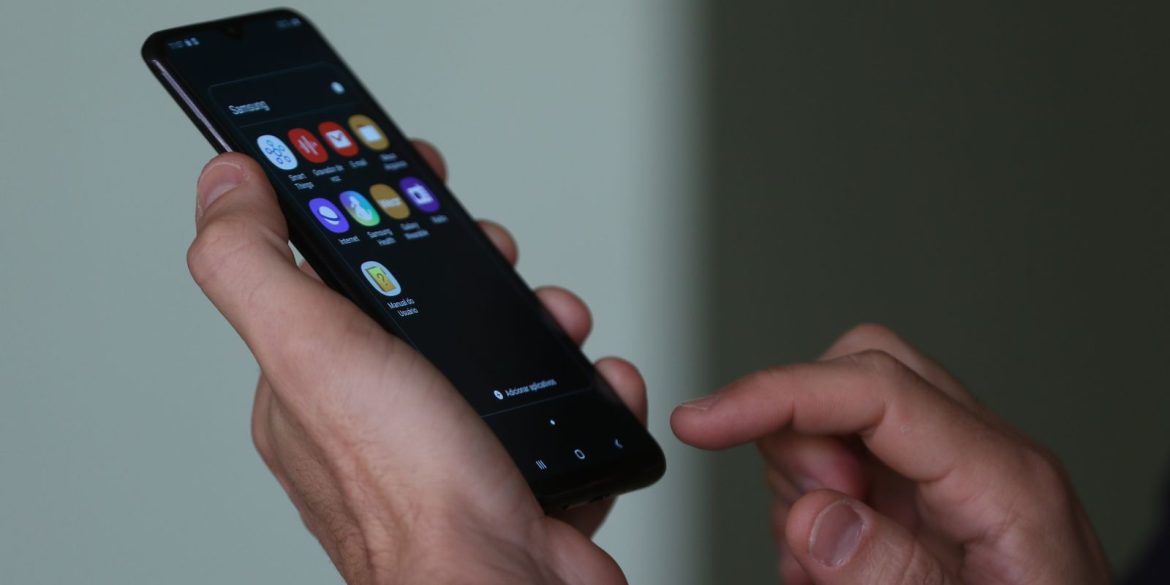 veto-a-celular-leva-80%-dos-alunos-a-prestar-mais-atencao-nas-aulas