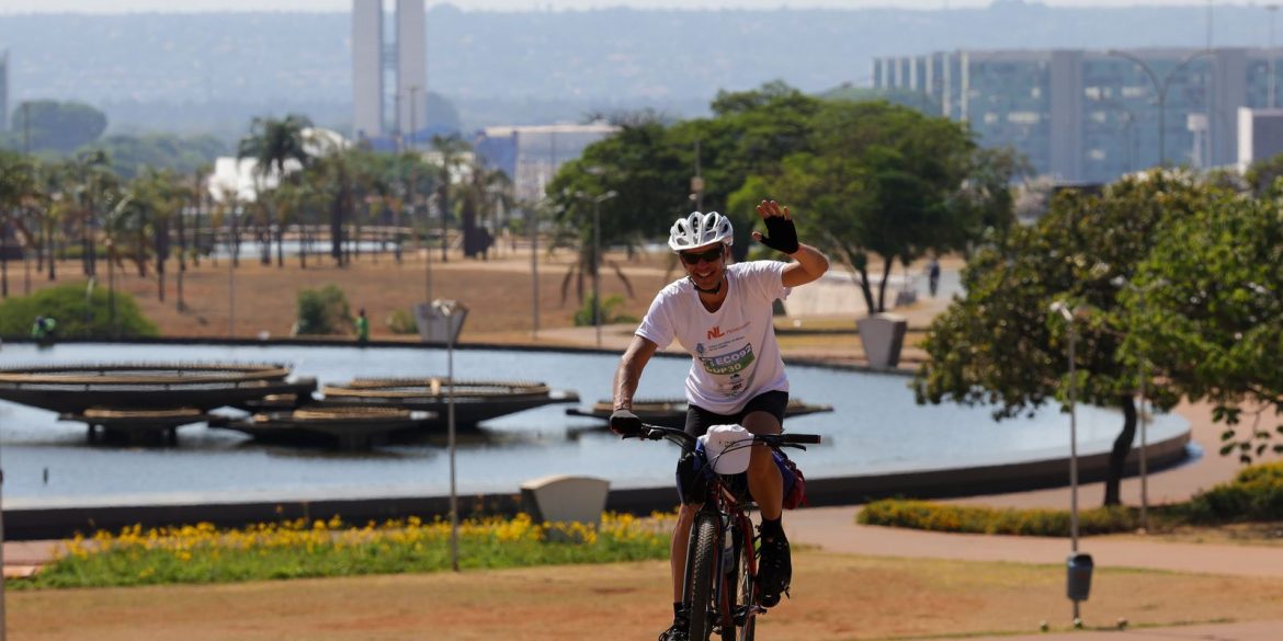 ambientalista-promove-educacao-em-viagem-de-bicicleta-attain-rio-a-belem