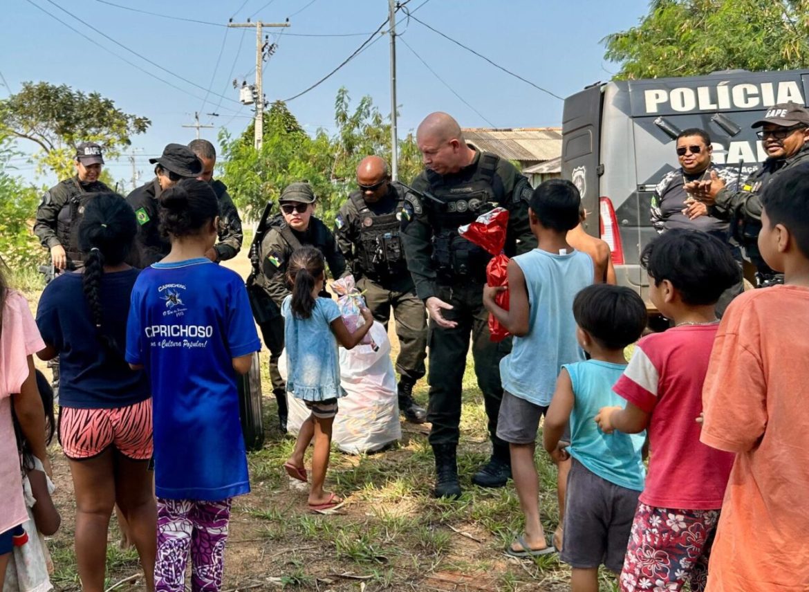 policiais-penais-realizam-acao-social-com-entrega-de-brinquedos-a-criancas-em-guajara-mirim-e-nova-mamore