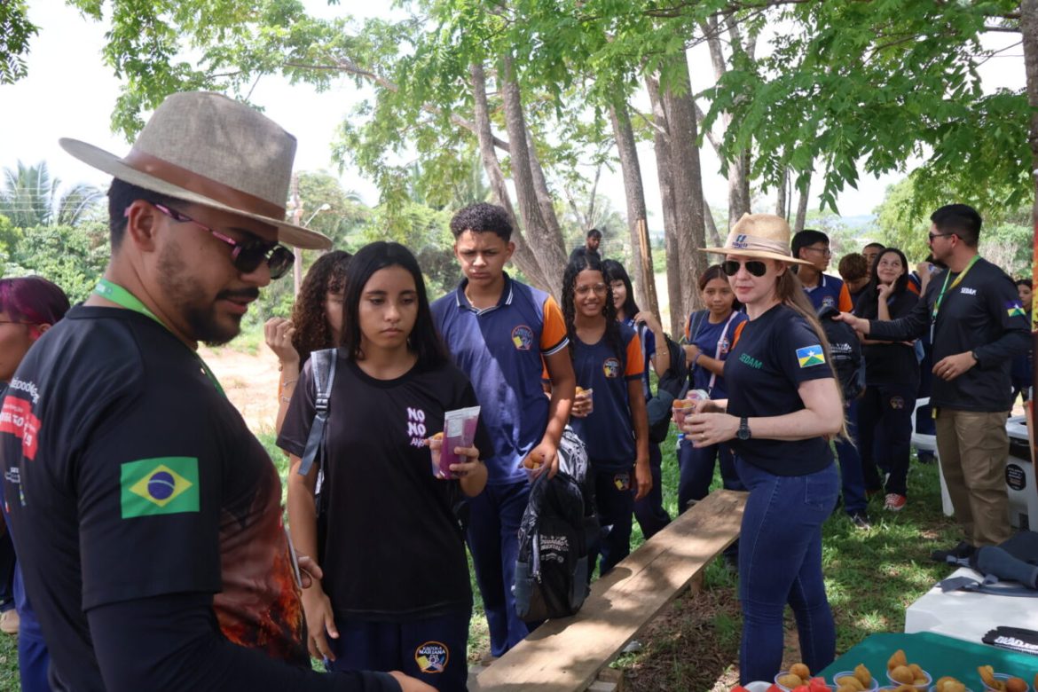 acao-manufacture-governo-de-ro-promove-visita-tecnica-com-estudantes-as-nascentes-em-recuperacao-no-parque-dos-tanques,-em-porto-velho