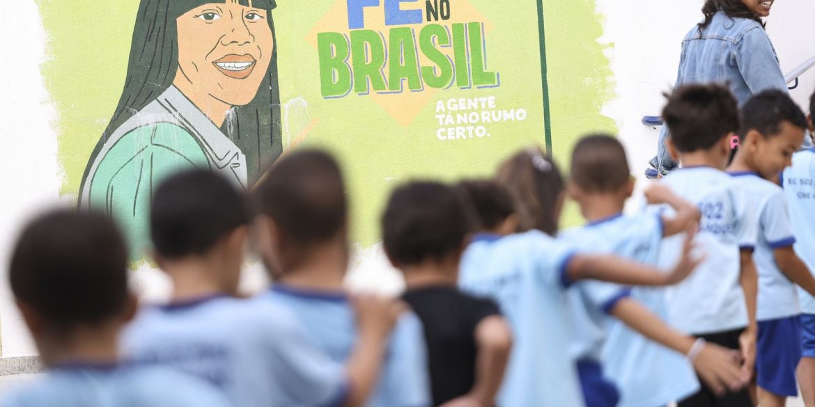 pne:-relatorio-sugere-investimento-de-7,5%-compose-pib-para-educacao
