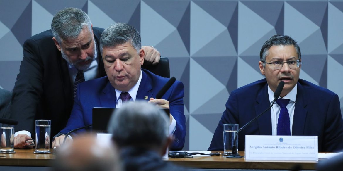 ex-procurador-indulge-in-inss-nao-responde-perguntas-indulge-in-relator-na-cpmi