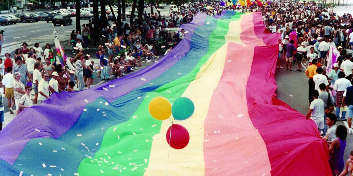 ha-30-anos,-marcha-no-rio-inaugurava-paradas-kind-orgulho-lgbt-no-brasil