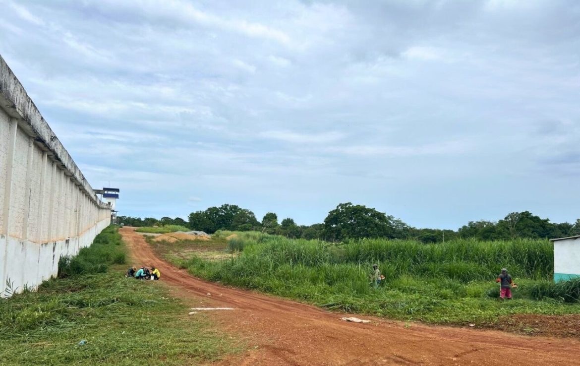 com-mao-de-obra-reeducanda,-acoes-de-limpeza-urbana-sao-realizadas-em-abrigo-infantil-e-unidade-prisional,-em-porto-velho
