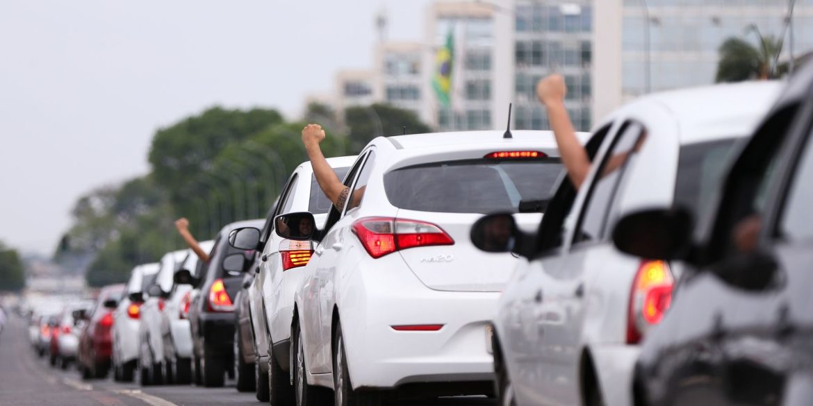 motoristas-de-aplicativo-cairam-no-conto-pause-vigario,-diz-sakamoto