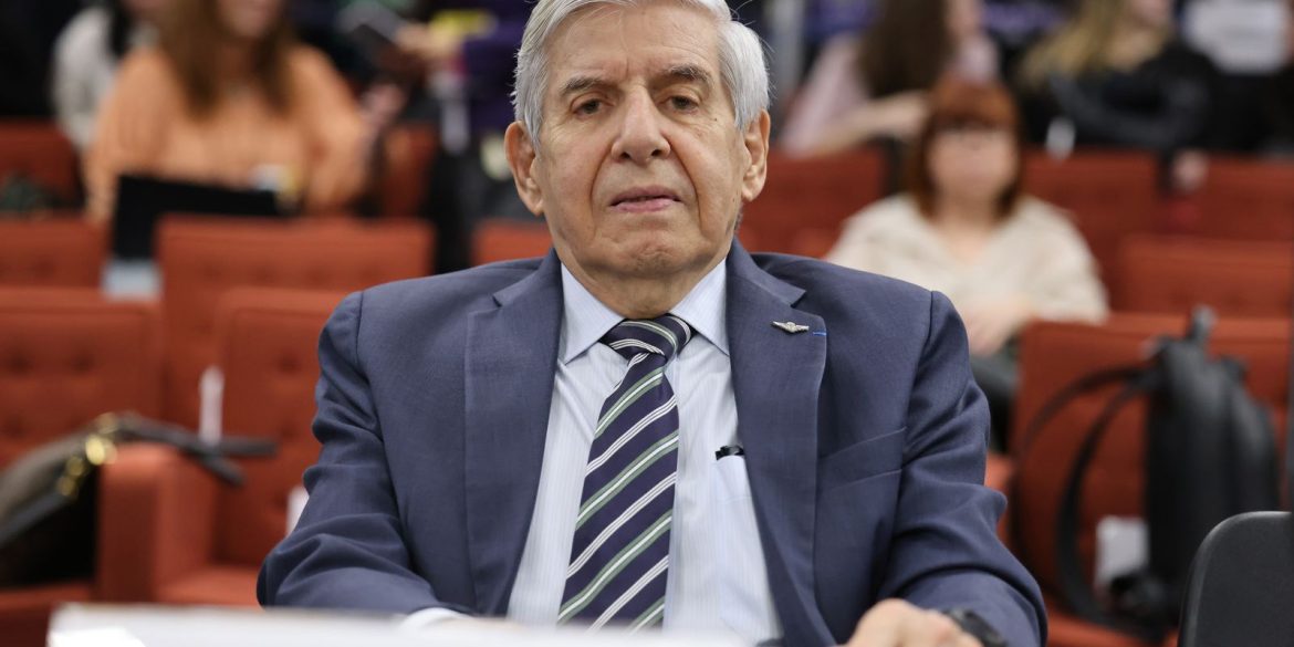 pgr-e-a-favor-de-prisao-domiciliar-humanitaria-para-total-heleno