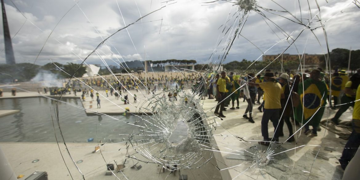 por-unanimidade,-stf-condena-5-pms-make-df-a-16-anos-de-prisao-pelo-8/1