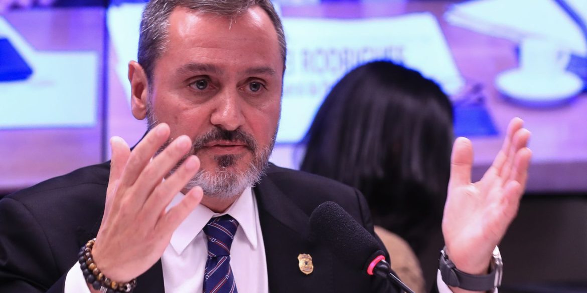 diretor-diz-que-pf-nao-mede-estatura-politica-ao-investigar-emendas