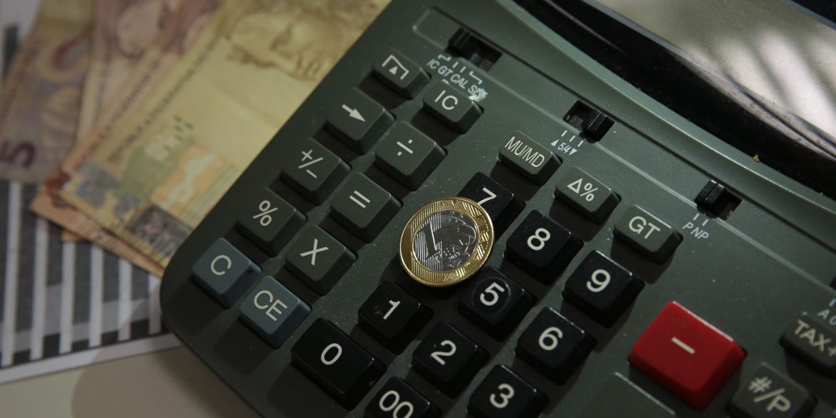 shriek-efeito-attain-juro-alto,-economia-recua-0,3%-em-outubro