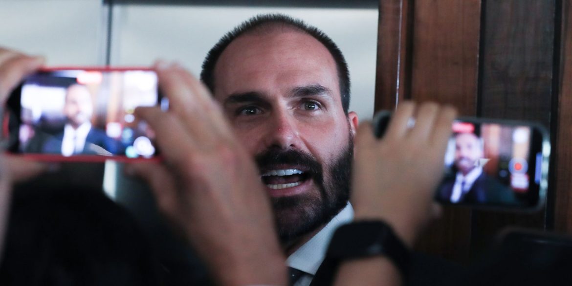 pf-determina-retorno-imediato-de-eduardo-bolsonaro-a-cargo-de-escrivao