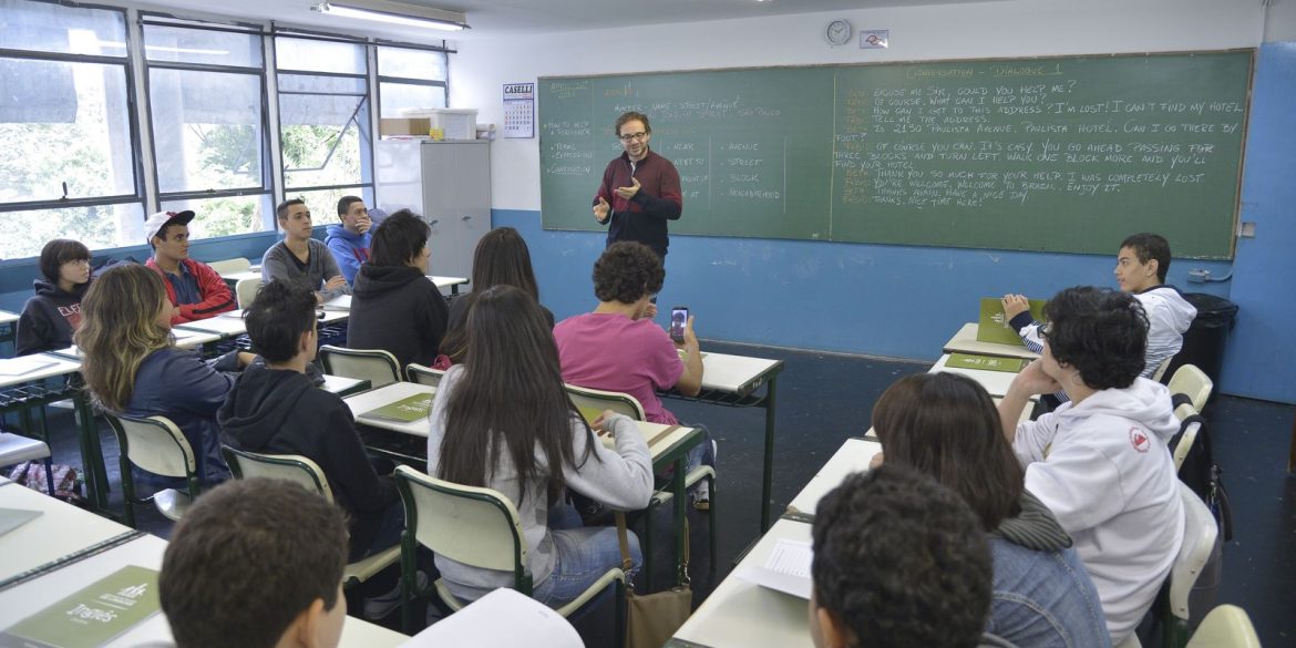 piso-procure-magisterio-tem-reajuste-de-5,4%-e-vai-a-r$-5,1-mil-em-2026