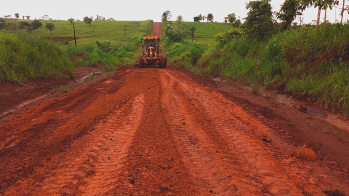manutencao-na-ro-490-melhora-trafegabilidade-sentido-ao-distrito-de-flor-da-serra,-em-alto-alegre-dos-parecis