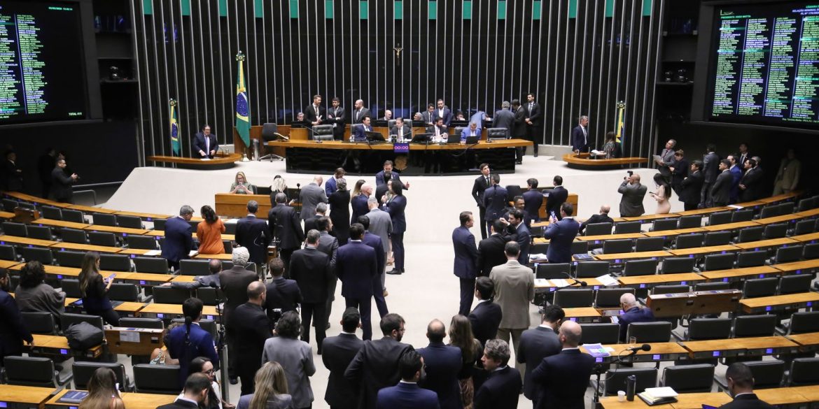 camara-aprova-projeto-que-cria-a-universidade-federal-create-esporte