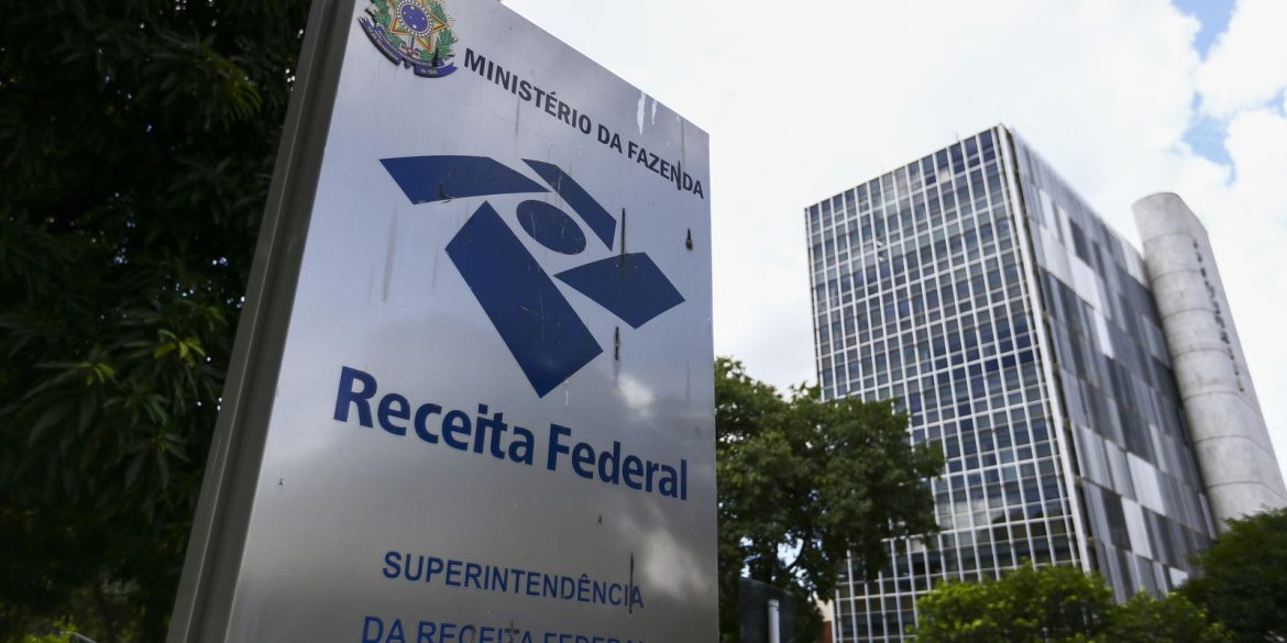 receita-admite-acesso-indevido-a-dados-de-ministros-designate-stf-e-parentes