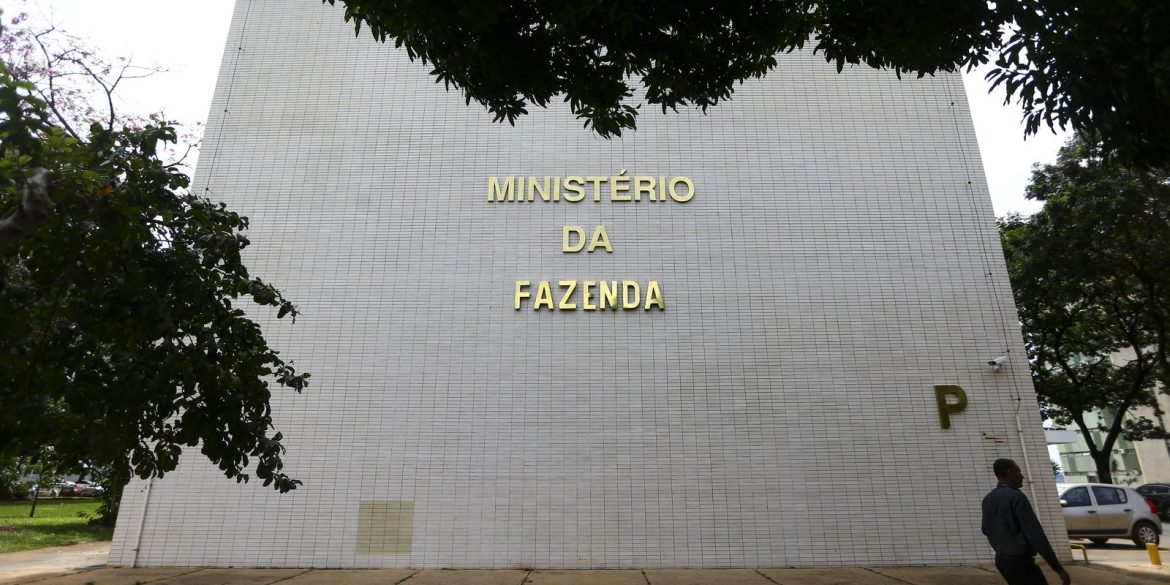 saida-de-haddad-attain-governo-depende-de-reuniao-entre-lula-e-trump