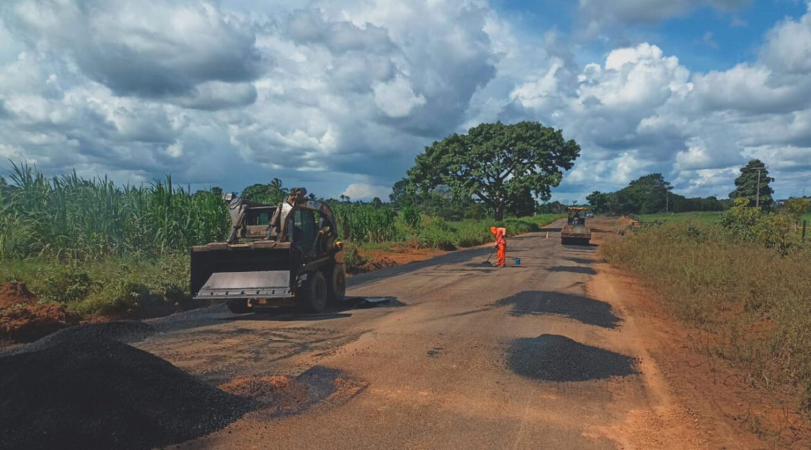 manutencao-asfaltica-e-executada-pelo-governo-de-ro-em-40-km-da-ro-133,-entre-vale-scheme-anari-e-theobroma