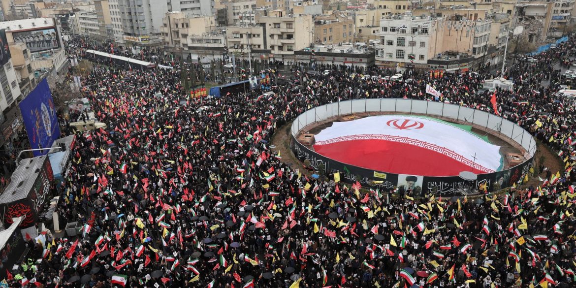 express-bombas,-multidoes-vao-as-ruas-no-ira-em-apoio-aos-palestinos